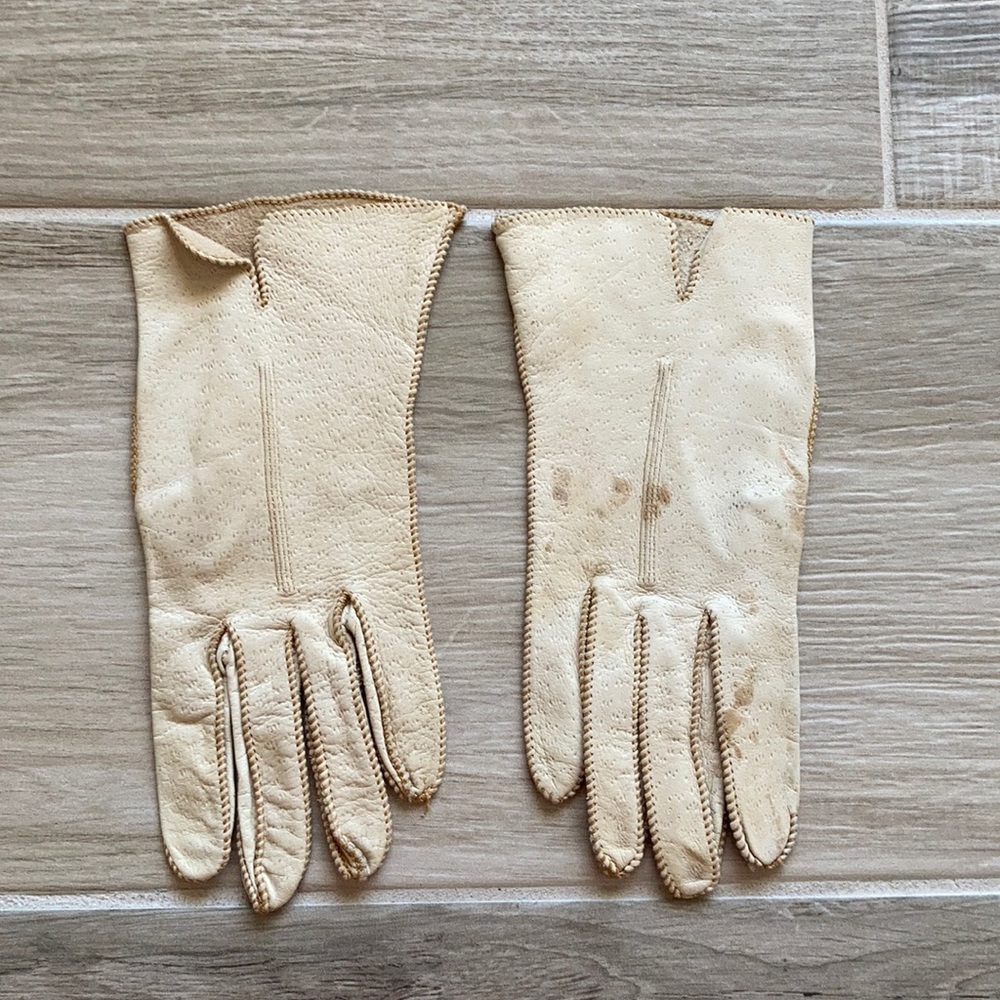 Vintage creamy tan leather gloves